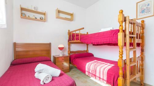 Villa In Montbarbat Sleeps 7 With Pool