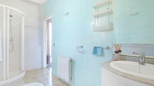 Villa In Montbarbat Sleeps 7 With Pool