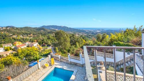 Villa In Montbarbat Sleeps 7 With Pool