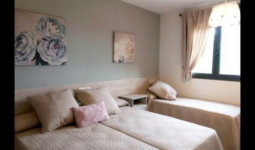 Castellar Del Riu Villa Sleeps 12 With Pool