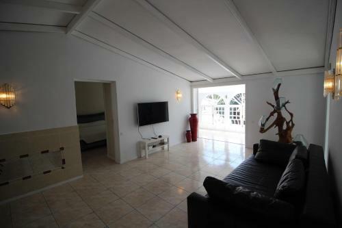 Sunny House, Chayofa