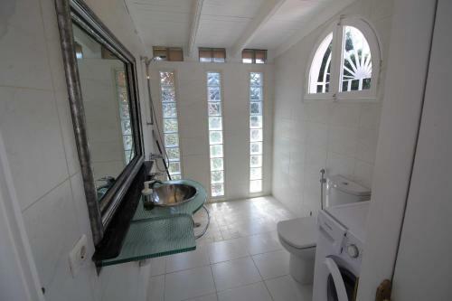 Sunny House, Chayofa
