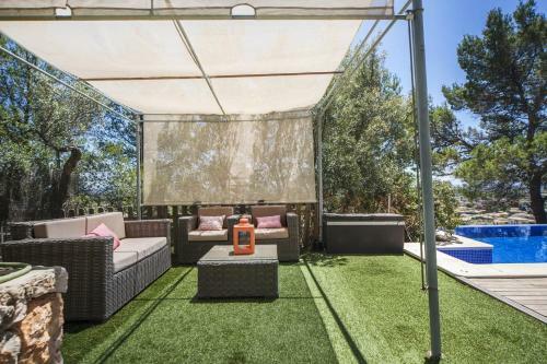 Palmanyola Villa Sleeps 6 With Pool Air Con And Wifi