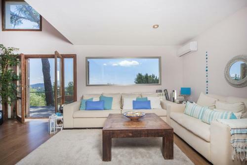Palmanyola Villa Sleeps 6 With Pool Air Con And Wifi