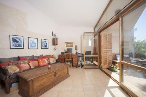 Palmanyola Villa Sleeps 6 With Pool Air Con And Wifi