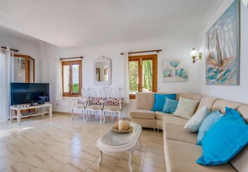 Alcanada Holiday Home Sleeps 6 With Wifi