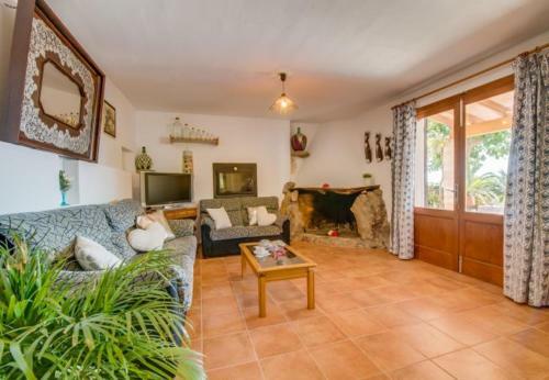 Sa Pobla Holiday Home Sleeps 6 With Pool