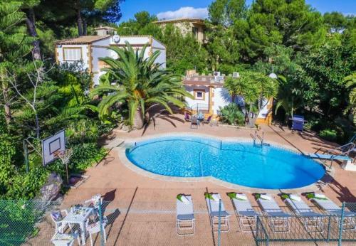 Apartment In Cala Mesquida Sleeps 4 With Pool Air Con And Wifi