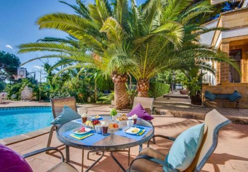 Apartment In Cala Mesquida Sleeps 4 With Pool Air Con And Wifi