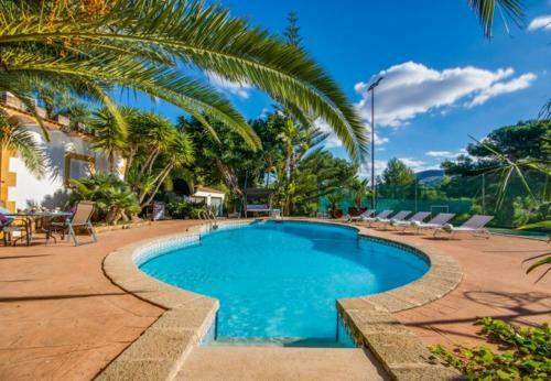 Apartment In Cala Mesquida Sleeps 4 With Pool Air Con And Wifi