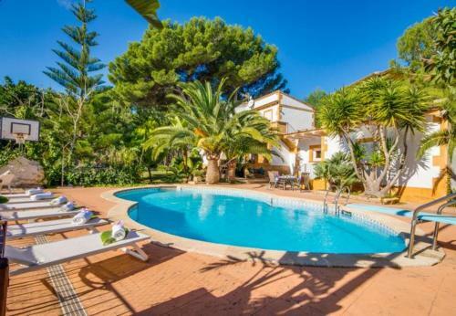Apartment In Cala Mesquida Sleeps 4 With Pool Air Con And Wifi