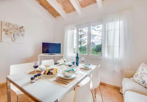 Apartment In Cala Mesquida Sleeps 4 With Pool Air Con And Wifi