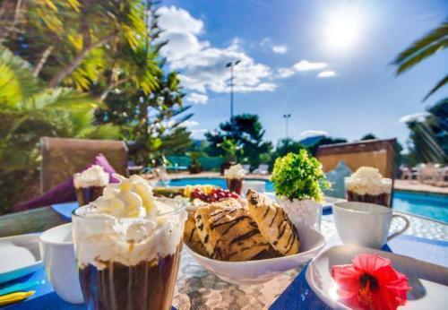Apartment In Cala Mesquida Sleeps 4 With Pool Air Con And Wifi