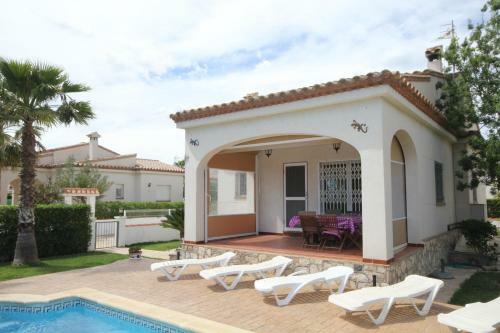 Riumar "carmen 1", 500m To Beach, Private Pool, On-site-service, Dog Beach