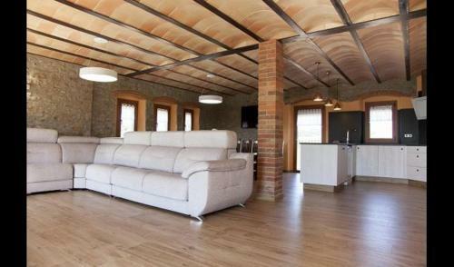L'espunyola Villa Sleeps 24 With Pool