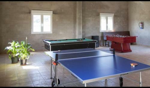 L'espunyola Villa Sleeps 24 With Pool