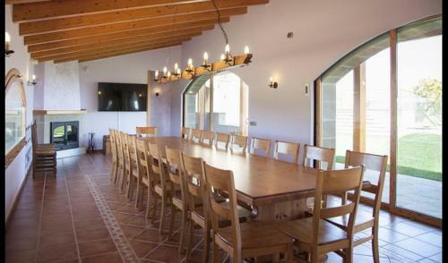 L'espunyola Villa Sleeps 24 With Pool