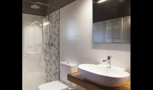 L'espunyola Villa Sleeps 24 With Pool