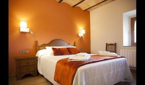 L'espunyola Villa Sleeps 24 With Pool