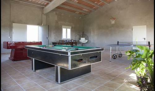 L'espunyola Villa Sleeps 24 With Pool