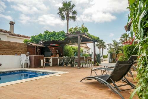 Riumar "carmen 3", 500m To Beach, Private Pool, On-site-service, Dog Beach