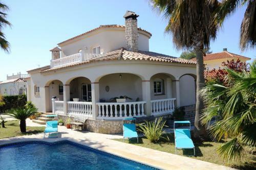 Riumar "mariposa", 300m To Beach, Private Pool, On-site-service, Dog Beach