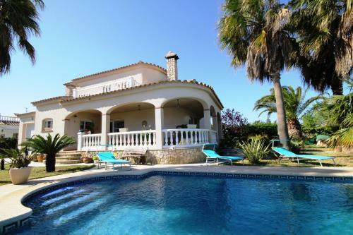 Riumar "mariposa", 300m To Beach, Private Pool, On-site-service, Dog Beach
