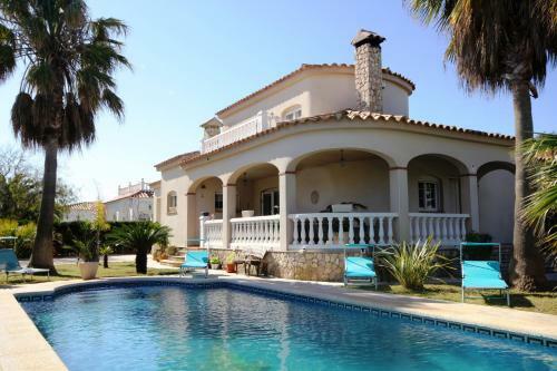 Riumar "mariposa", 300m To Beach, Private Pool, On-site-service, Dog Beach