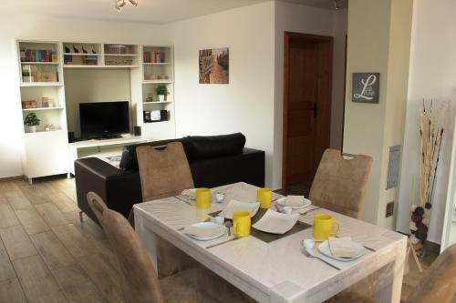 Riumar 'iris', 500m To Beach, Private Pool, On-site-service, Dog Beach