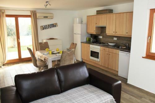 Riumar 'iris', 500m To Beach, Private Pool, On-site-service, Dog Beach