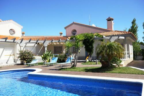 Riumar "four Seasons", 200m To Beach, Private Pool, On-site-service, Dog Beach