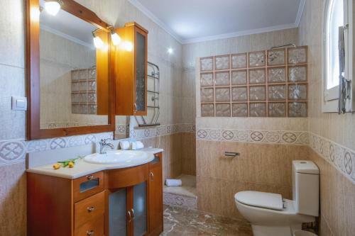 Villa In Xabia Sleeps 8 With Pool Air Con And Wifi