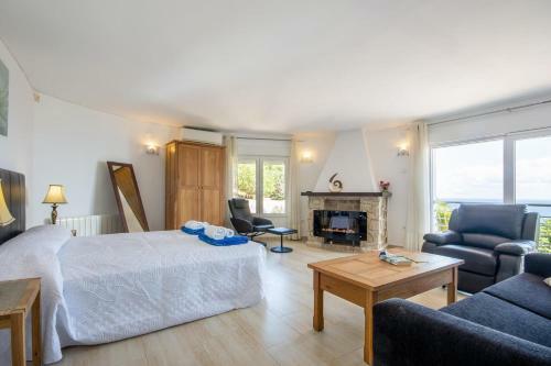 Villa In Xabia Sleeps 8 With Pool Air Con And Wifi