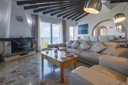 Villa In Xabia Sleeps 8 With Pool Air Con And Wifi