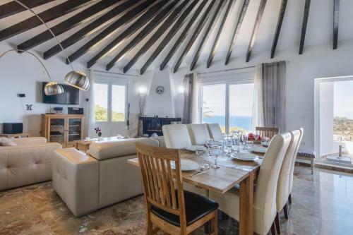 Villa In Xabia Sleeps 8 With Pool Air Con And Wifi