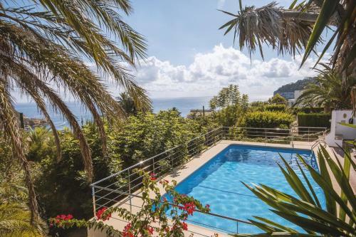 Villa In Xabia Sleeps 8 With Pool Air Con And Wifi