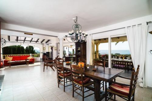 Javea Villa Sleeps 8 With Pool And Air Con