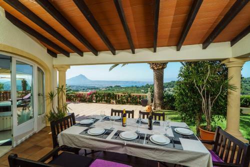 Javea Villa Sleeps 8 With Pool And Air Con