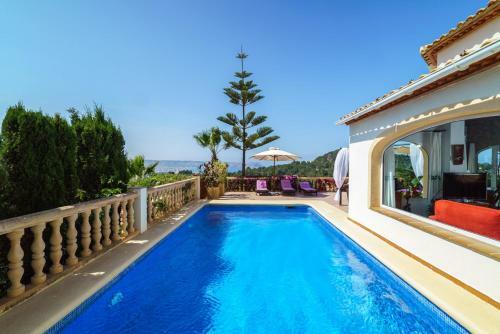 Javea Villa Sleeps 8 With Pool And Air Con