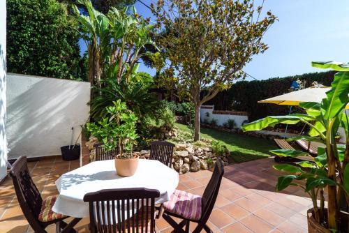 Javea Villa Sleeps 8 With Pool And Air Con