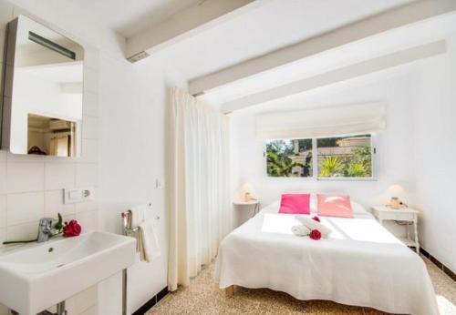 Son Serra de Marina Holiday Home Sleeps 4 With Wifi