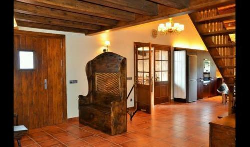 Montcortes Villa Sleeps 11 With Pool