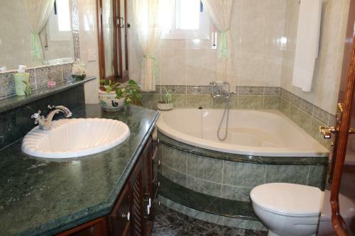 Cottage In Bermejo 7 Km From �lora