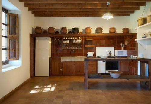 Ullaro Villa Sleeps 9 With Pool And Wifi