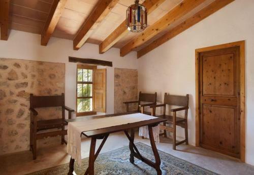 Ullaro Villa Sleeps 9 With Pool And Wifi
