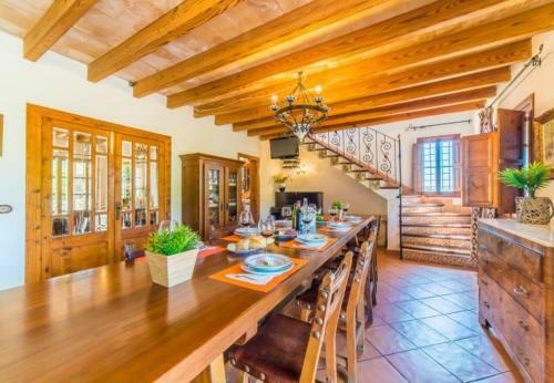 Ullaro Holiday Home Sleeps 8 With Pool Air Con And Wifi