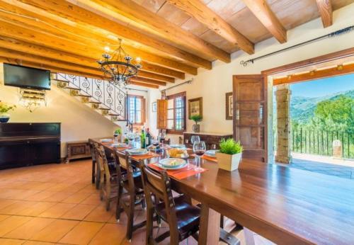 Ullaro Holiday Home Sleeps 8 With Pool Air Con And Wifi