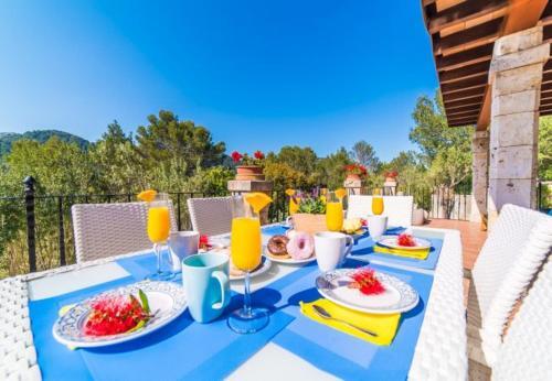 Ullaro Holiday Home Sleeps 8 With Pool Air Con And Wifi