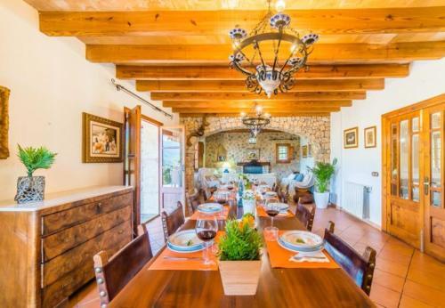 Ullaro Holiday Home Sleeps 8 With Pool Air Con And Wifi