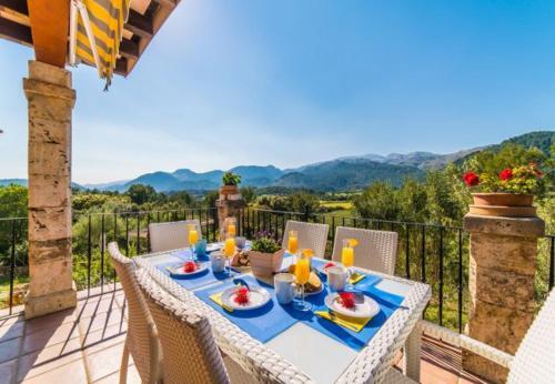 Ullaro Holiday Home Sleeps 8 With Pool Air Con And Wifi